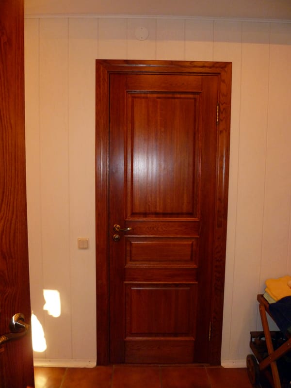 Парадная дверь с витражами