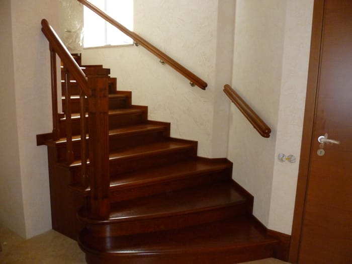 Винтовая дубовая лестница