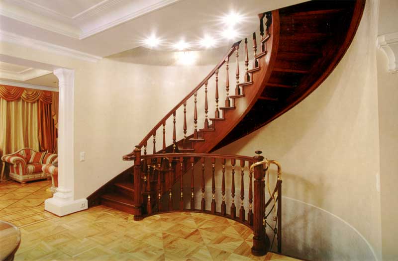 Элитная лестница из массива